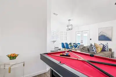 Image de Spacious Yard+Pool Table at 5br Modern Getaway