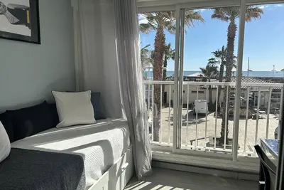 Image de Studio rénové face mer avec parking, au Cap d'Agde