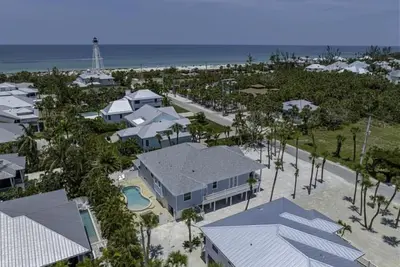 Image de 240 Wheeler - 6 Bedrooms - sleeps 12 - 2 blocks from the Beach!