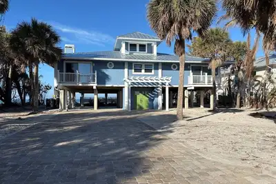 Image de 2961 Shore Ln - 3 bed / 3 bath - Pool Home - Gulf front!