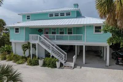 Image de 3547 Gasparilla - 4 Bedroom - Pool Home - Close to the Beach!