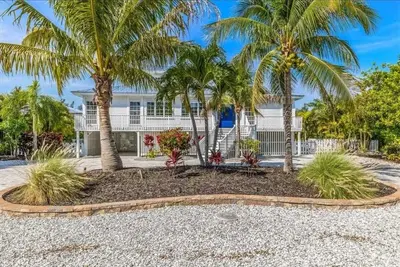 Image de 9871 Gasparilla - 4 bedroom - Dog Friendly, Pool Home!