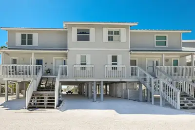 Image de Sundown 23 - 2 Bed / 2. 5 Bath - Beachfront - Close to Restaurants & Shops