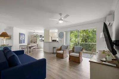 Image de Charming Spacious 2-Bedroom Getaway in Central Burleigh Heads
