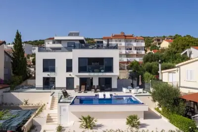 Image de Maison de vacances Okrug Gornji pour 1 - 9 personnes avec 4 chambres à coucher - Maison de vacances