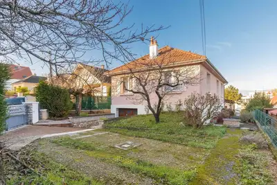 Image de Sweet villa burgundy- Maison de ville avec jardin -Sr Loc