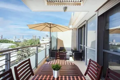 Image de Splendor 2-Br in Melchet by HolyGuest