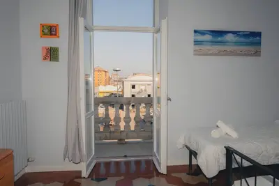 Image de Very large three-room apartment with separate kitchen
