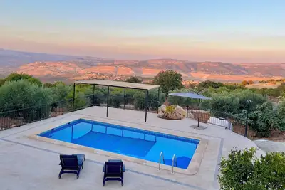 Image de Escape to Zai Zaman Villa—stunning views, rustic charm, and a breathtaking pool.