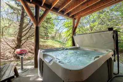 Image de *Adorable 2bd Cabin near Creek + Great Location! *