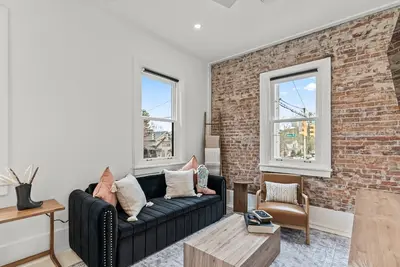 Image de The Main St. Oasis - Heart of Downtown Madison - Steps from Shopping & Dining