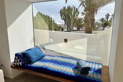 Image de Beautiful Villa Irene Lanzarote in seafront complex with pool in Costa Teguise.