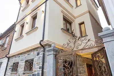 Image de \"Moonlight Serenade\" is a charming Villa in the historic center of Korça.