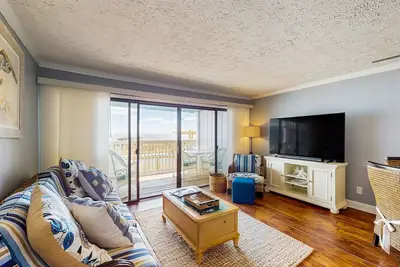 Image de Relaxing ocean view condo with beach access and short walk to downtown