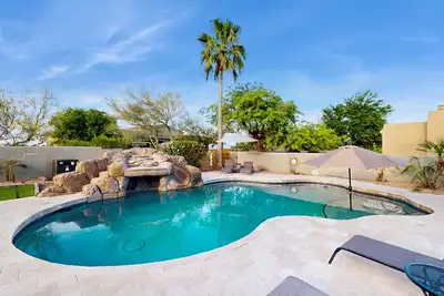 Image de Luxury home w/ private pool & optional pool heat, rooftop patio & mountain views