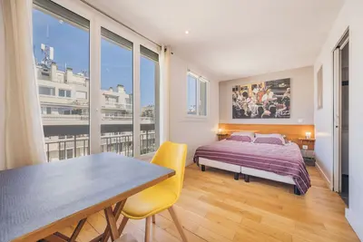 Image de top floor studio between Oberkampf and Canal Saint Martin