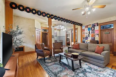 Image de Downtown Loft: Parking, Balcony, Records, Sleeps 6