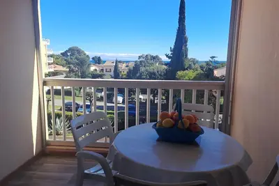 Image de Charmant T2 avec Terrasse à Saint Aygulf - Idéal pour 3 personnes