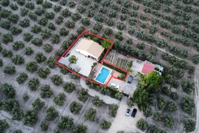 Image de Country House Finca Fuente la Parra in Lucena, ideal for families.