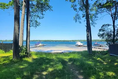 Image de Spacious\/Renovated Wolf Lake Cottage