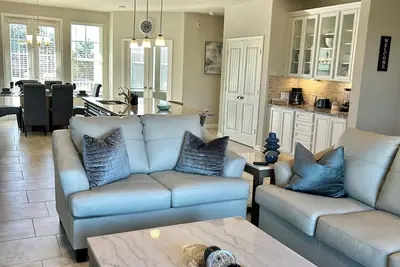 Image de 2-Master bedroom Brand New townhome.