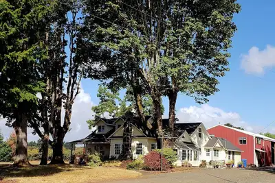 Image de Spacious 1930s, 5 bedroom farmhouse on 5 acres. Ac/Heating and Wifi