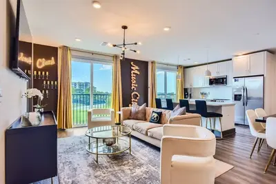 Image de Free Parking| Walk to Broadway| King| Fitness Ctr!