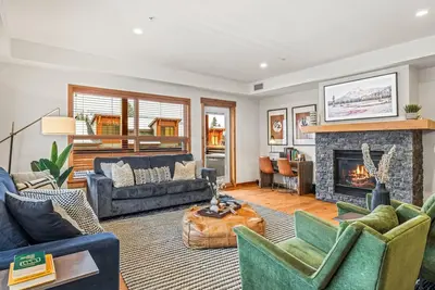 Image de Luxury 1750sf Condo In Dt Canmore | Sleeps 10