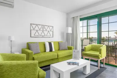 Image de Family 2-Bed Villa | Opposite the beach | Sleeps 6
