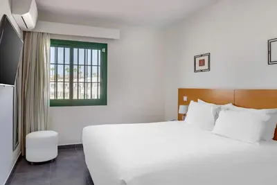 Image de 2-Bed Apartment | Puerto del Carmen | Sleeps 6