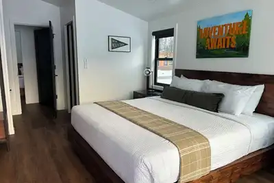 Image de Tranquil Cabin Perfect for Adventurous Outdoor Escapes Near Local Attractions