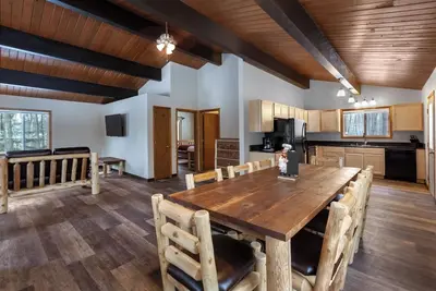 Image de Ultimate Relaxation at Pine Mountain | Indoor Pool | Ski-in/Ski-out & Golfing