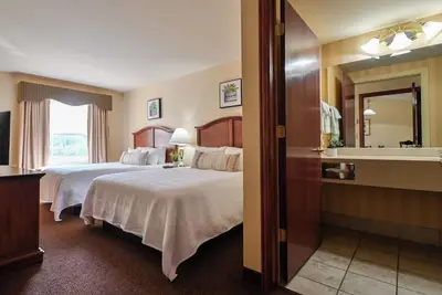 Image de Serene Island Retreat w/ Scenic River View & Plush Bed