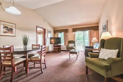 Image de Experience Historic Charm in Room Near Nature Trails with Indoor Pool