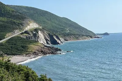 Image de Cozy Mountainview Bungalow. French Fishing Village. Whale Watching tours.