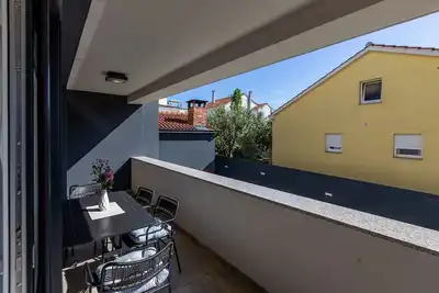 Image de Classic Two Bedroom Apartment with Balcony