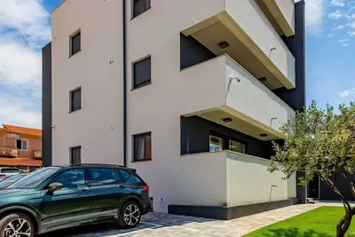 Image de Classic Three Bedroom Apartment with Balcony