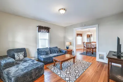 Image de 1 Mi to Dtwn Binghamton: Apt w/ Covered Balcony!