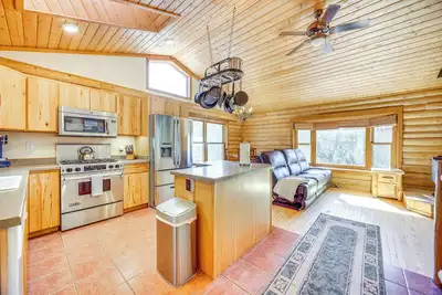 Image de Hot Tub & Views: Secluded Woodland Park Cabin