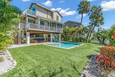 Image de Bayfront Beach access with Heated Pool!