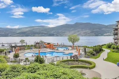 Image de Lakefront Getaway at The Cove