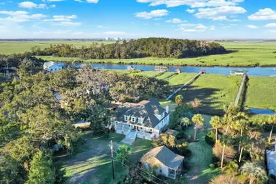 Image de Beautiful 4 bedroom, Whitemarsh Island Deep Water Estate