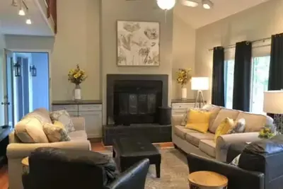 Image de Unwind at Bear Pause, located right at Wintergreen Resort.