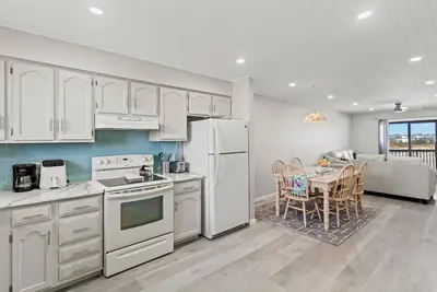 Image de Charming 2bedroom ocean view beach front condo in Seaside Hts w pool, Ac, WiFi
