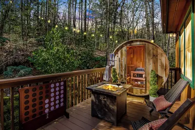 Image de Romantic Mountain Retreat I Hot Tub I Sauna I Fire pit I Art Studio