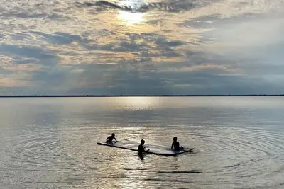 Image de Sunset on Lake Winnebago: Entire lake home in Fond du Lac, Wisconsin.