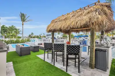 Image de \"Two for the Tide\" unique deal—guests get two units for the price of one.