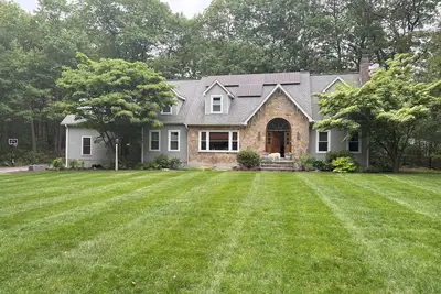 Image de Spacious 4-Bedroom Norfolk Home, 20-Min Walk to Gillette Stadium
