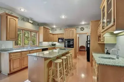 Image de 5 Bed/ 4 Bath 2. 9 Miles to Lambeau Field and 1. 9 Miles to Green Bay Airport.