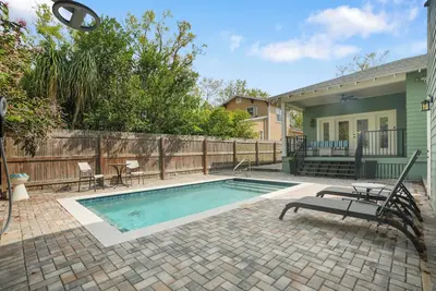 Image de Modern Poolside Retreat & Cozy Escape